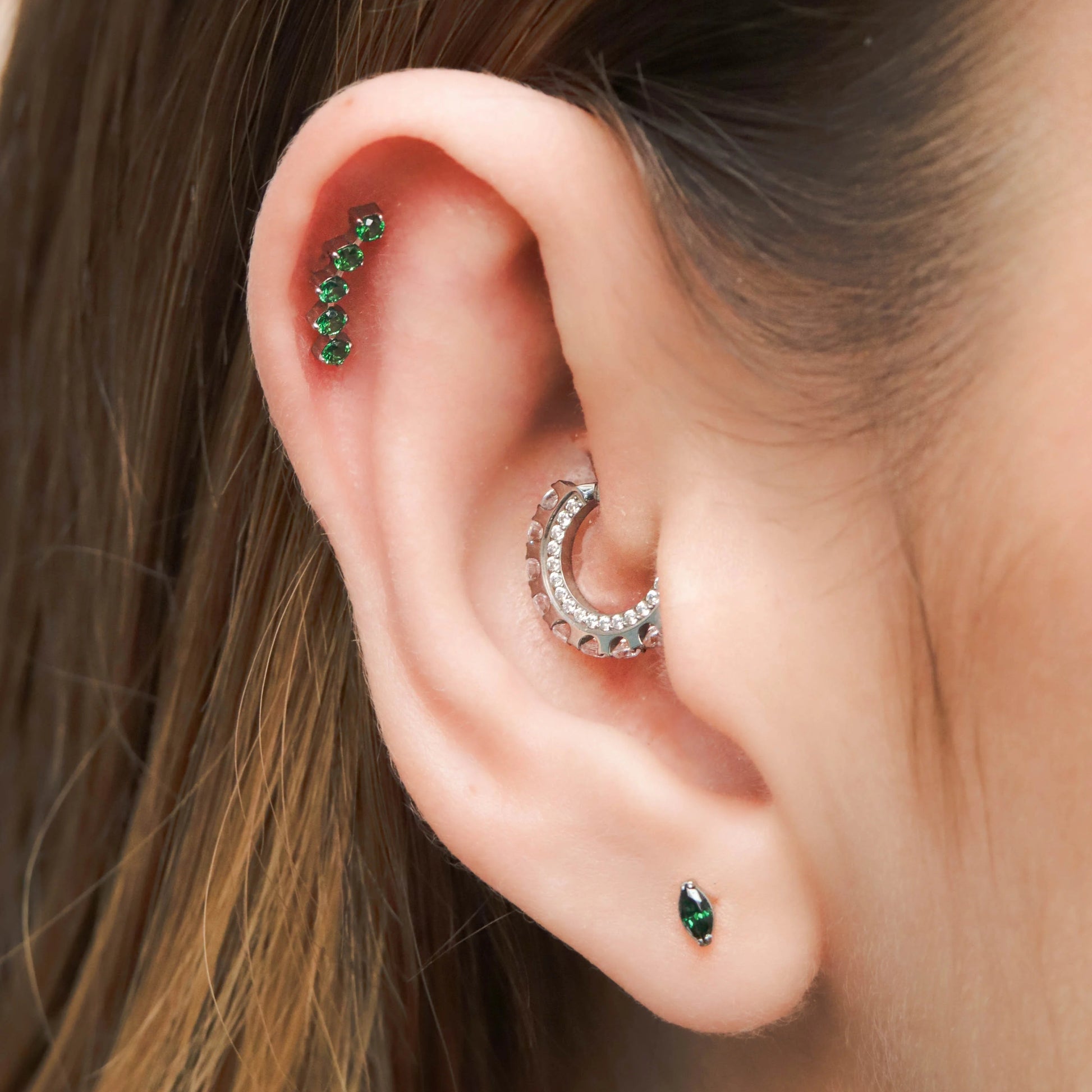 Labret Penta Verde en Titanio