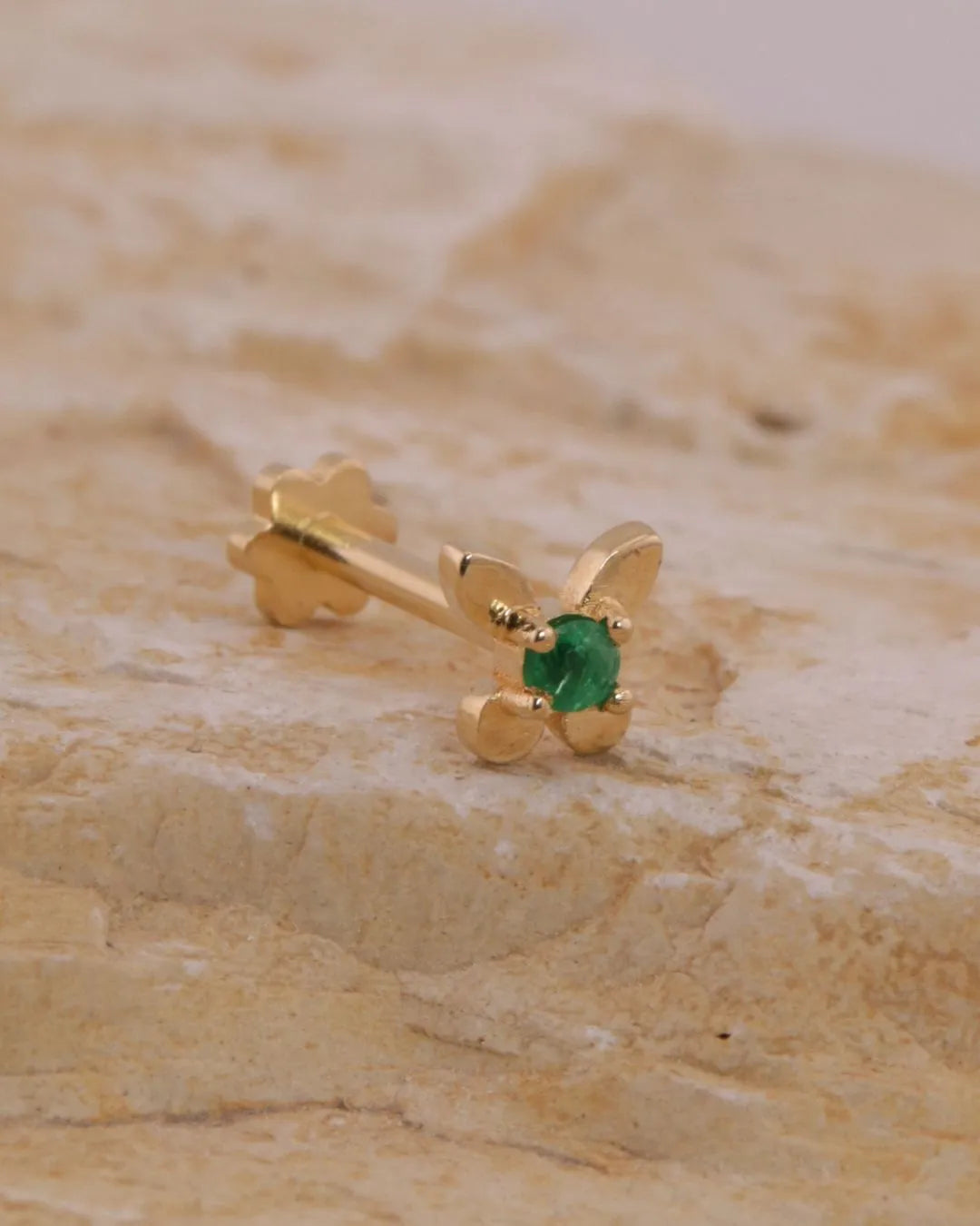 Labret Mariposa con Esmeralda Colombiana en Oro 18K