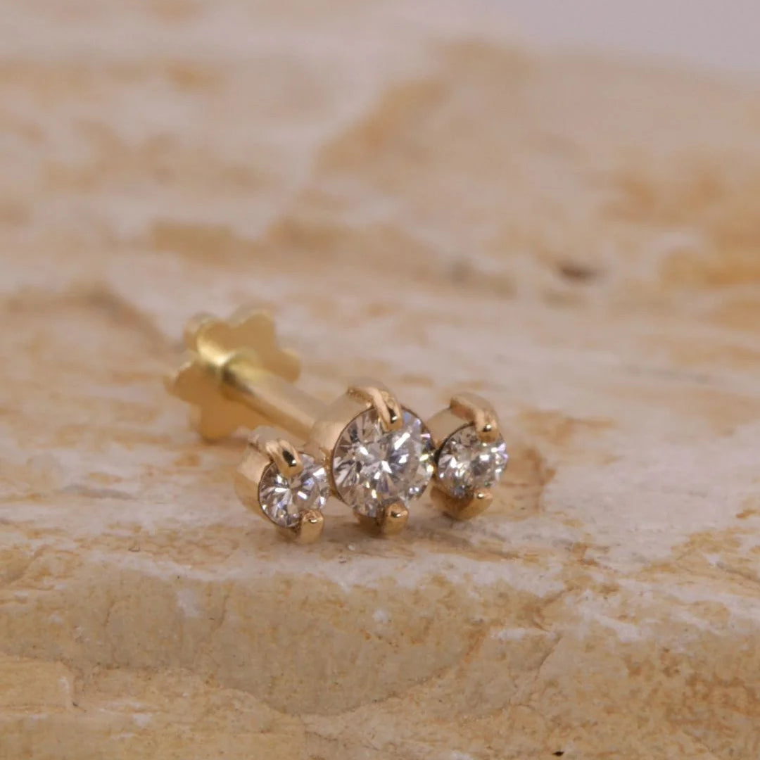 Labret Triple Diamante en Oro Sólido 18K