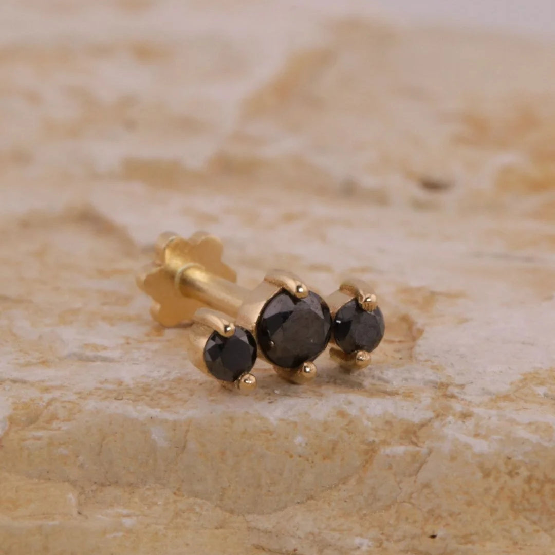 Labret Trío de Diamantes Negros en Oro 18K