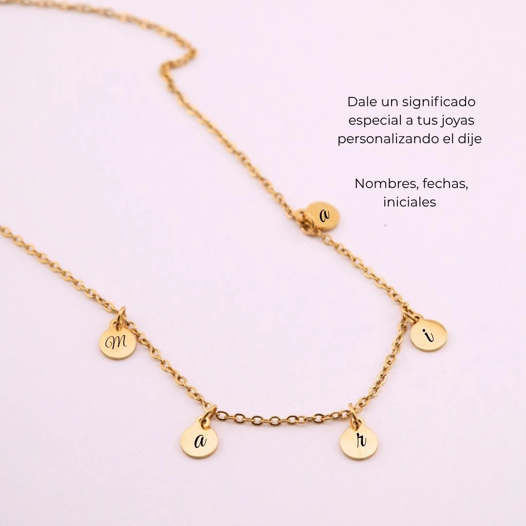Collar Personalizado de Oro con 5 Dijes – Acero Inoxidable
