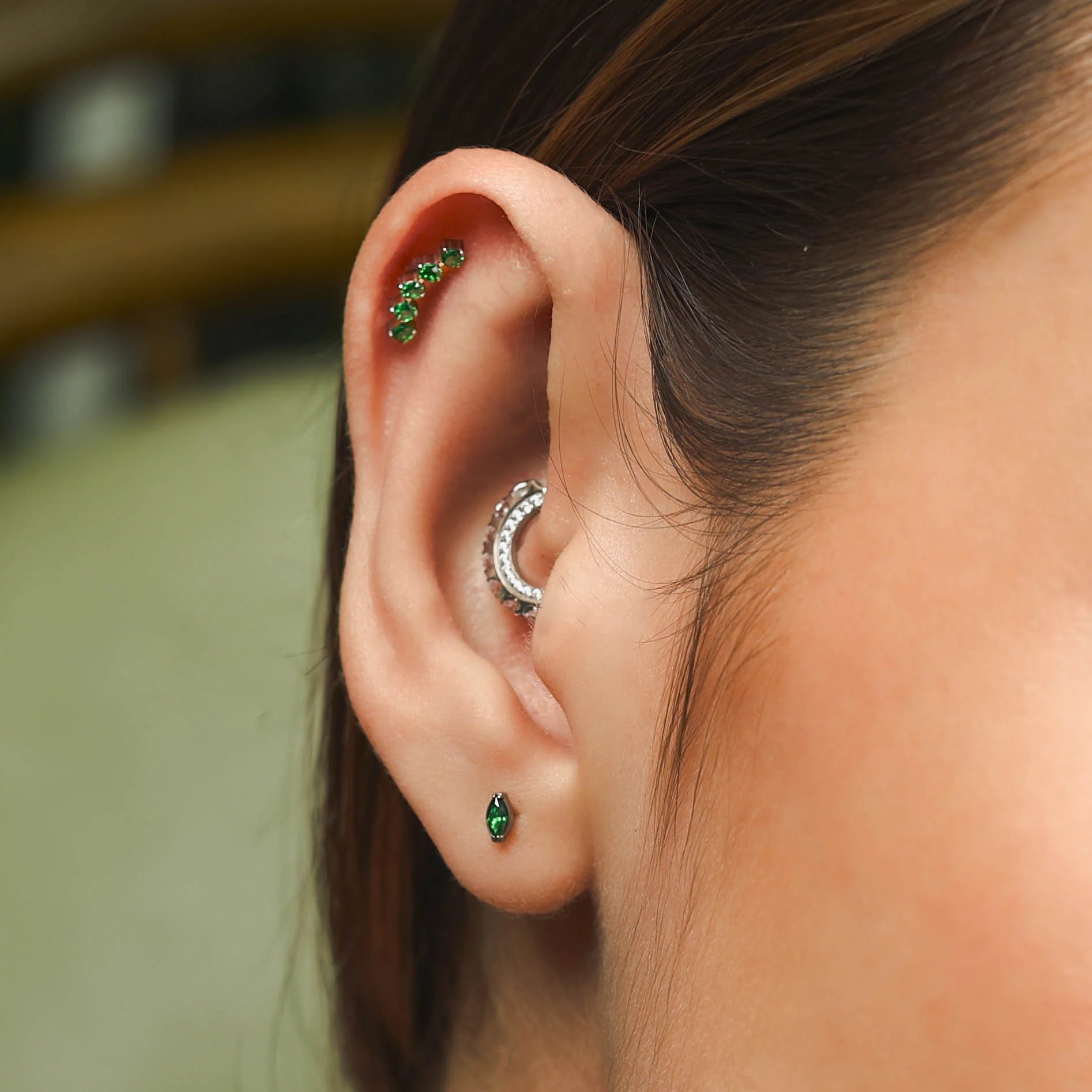 Labret Penta Verde en Titanio