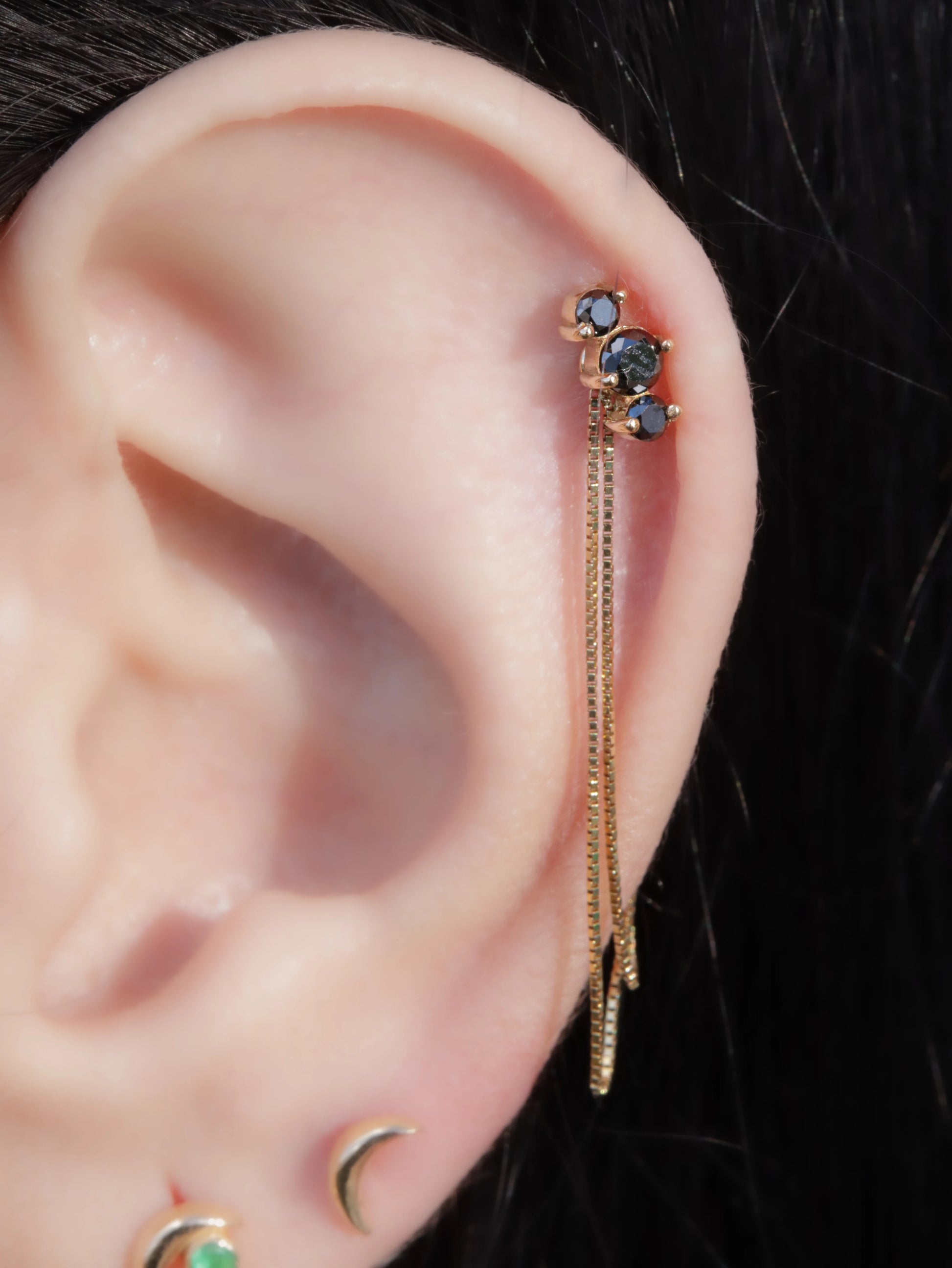 Labret Trío de Diamantes Negros en Oro 18K