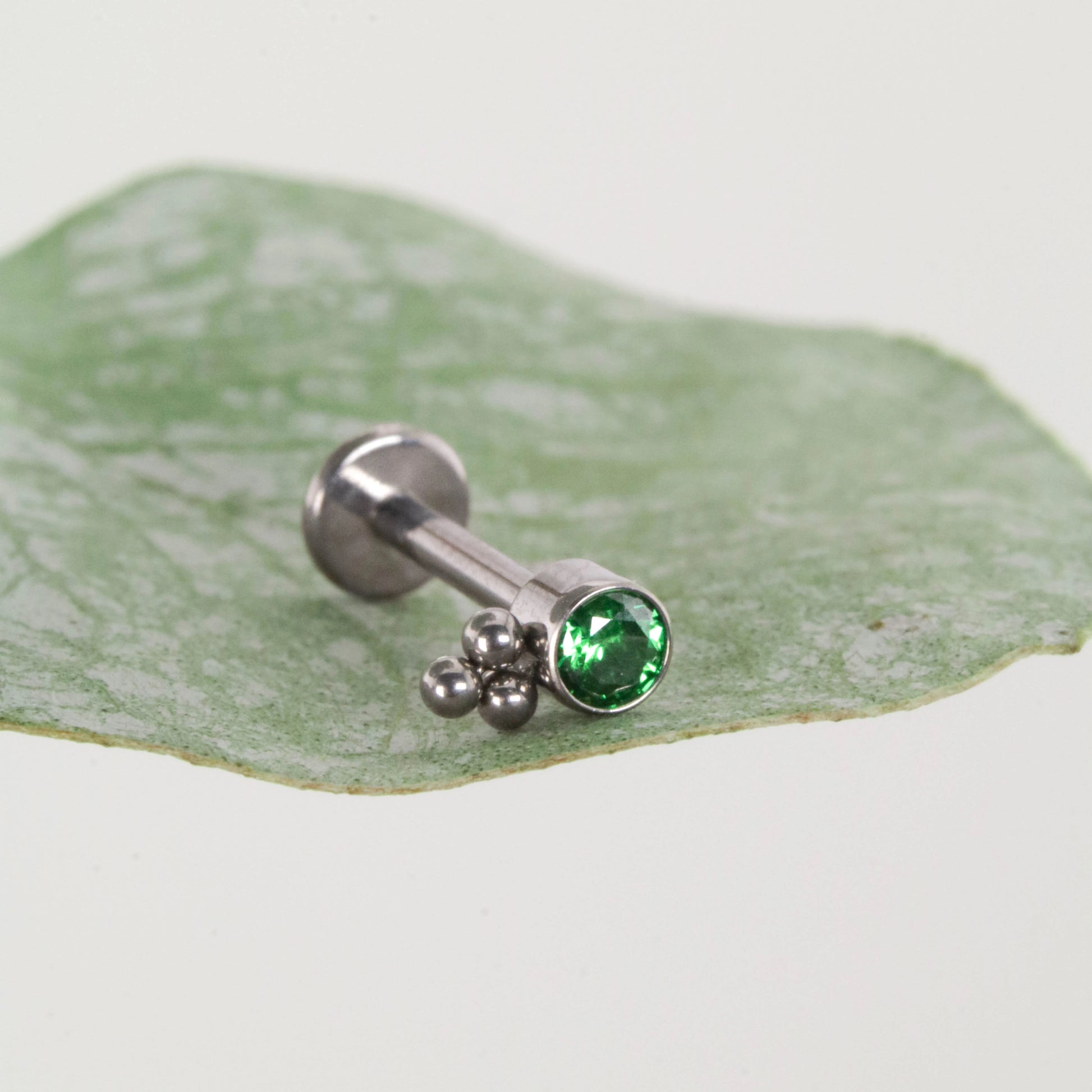 Labret Mini Verde en Titanio