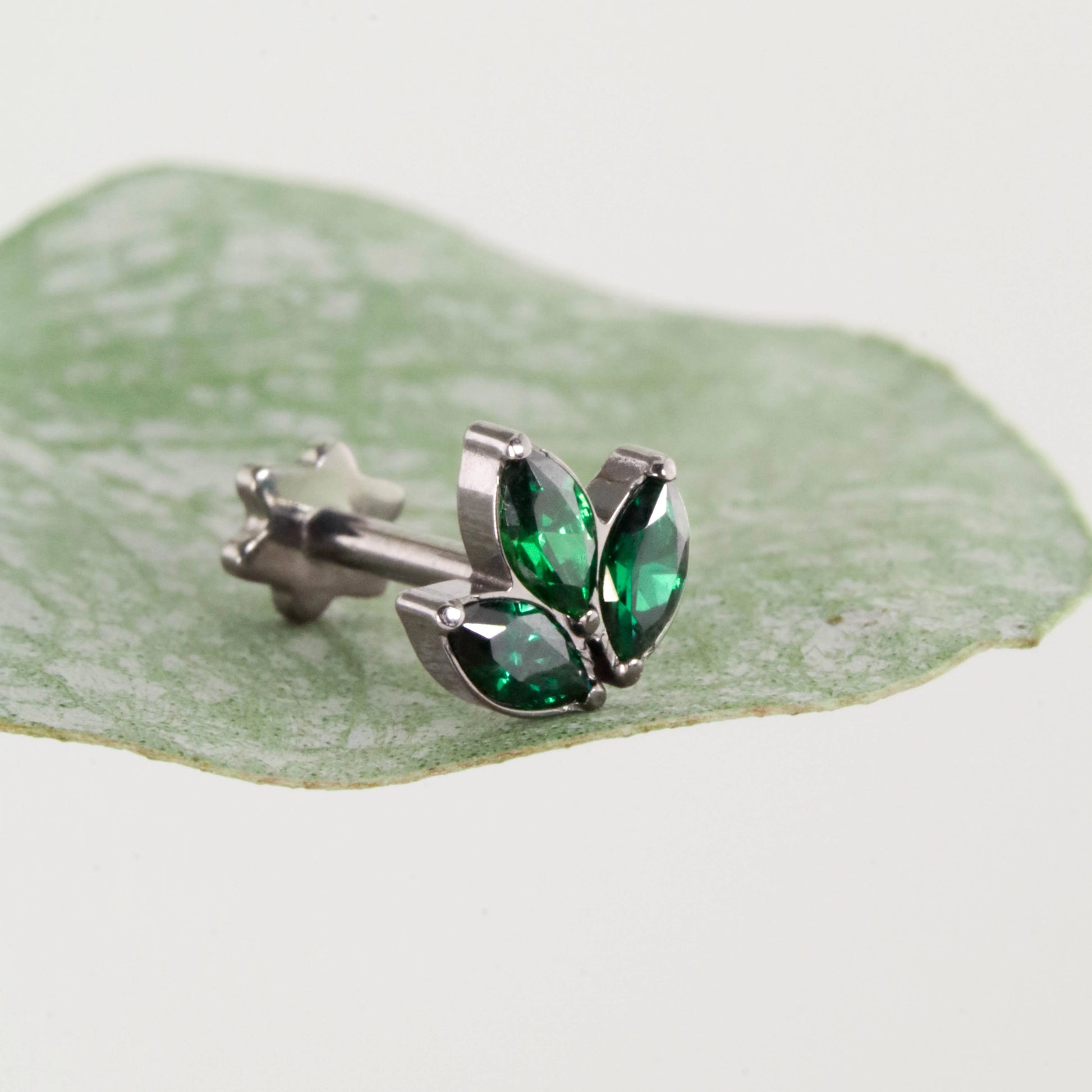 Labret Marquesa Verde en Titanio