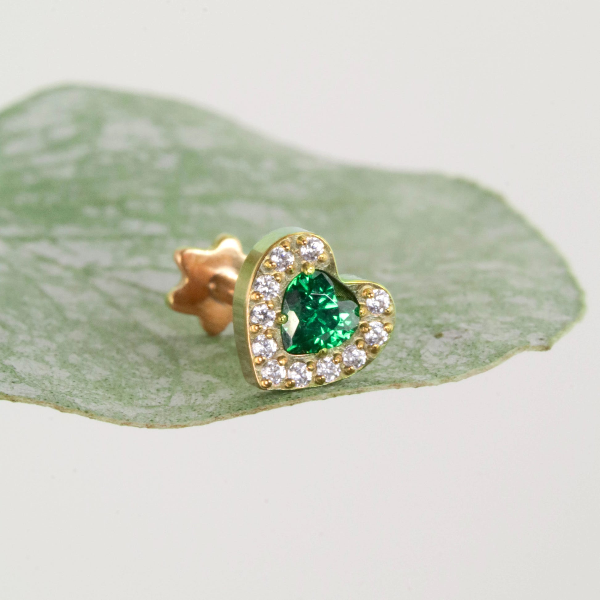 Labret Corazón Verde en Titanio Grado Implante