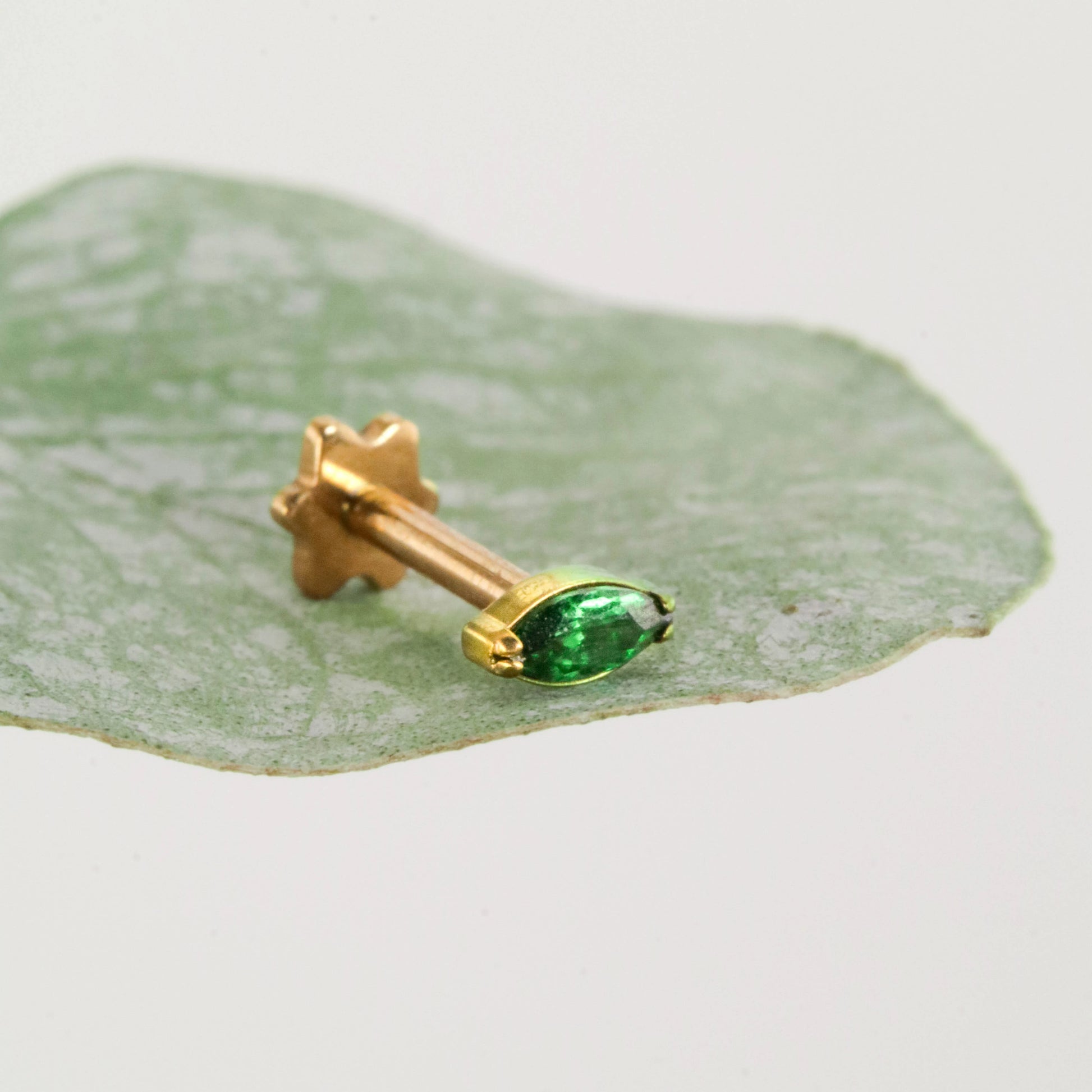 Labret Zafiro Verde en Titanio