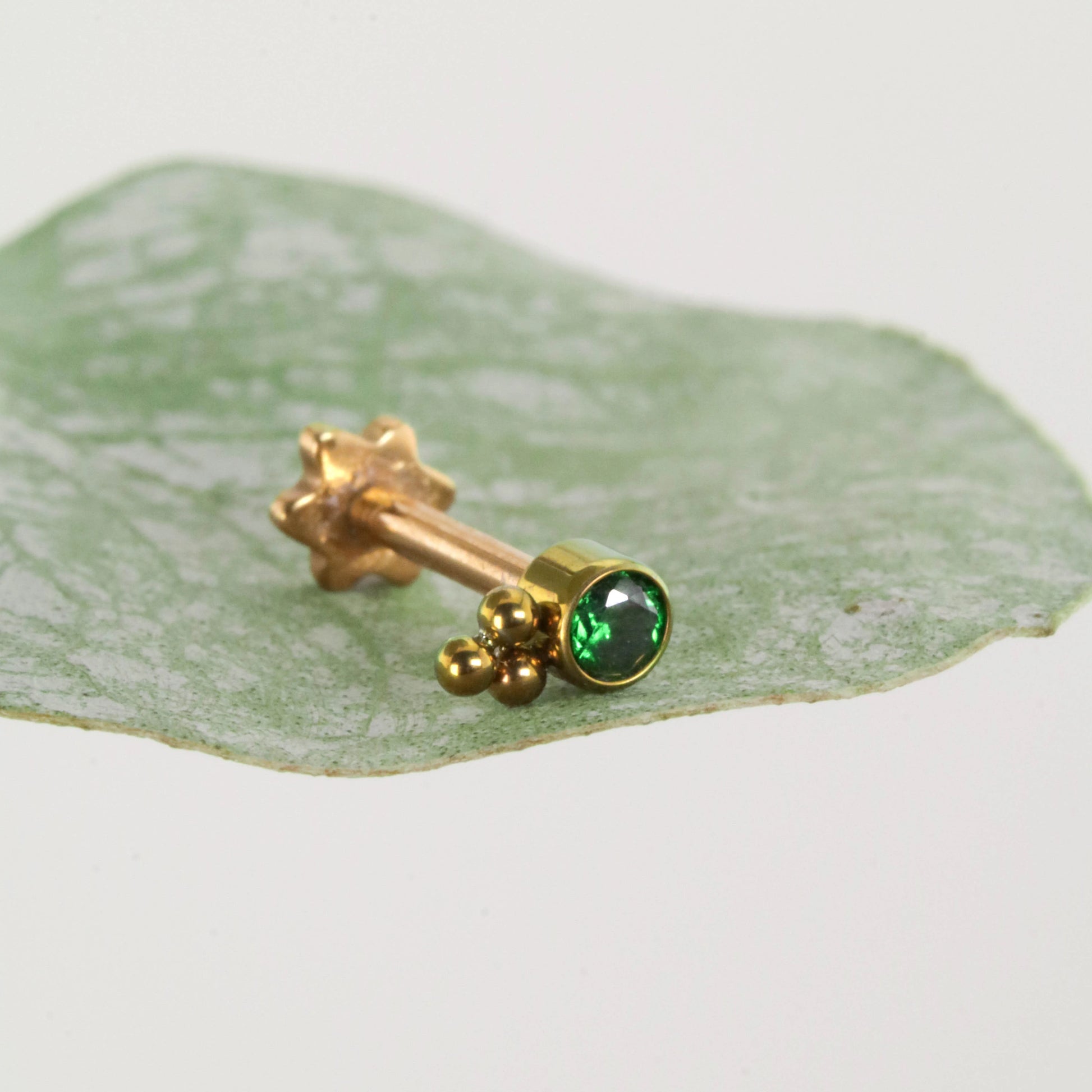 Labret Mini Verde en Titanio