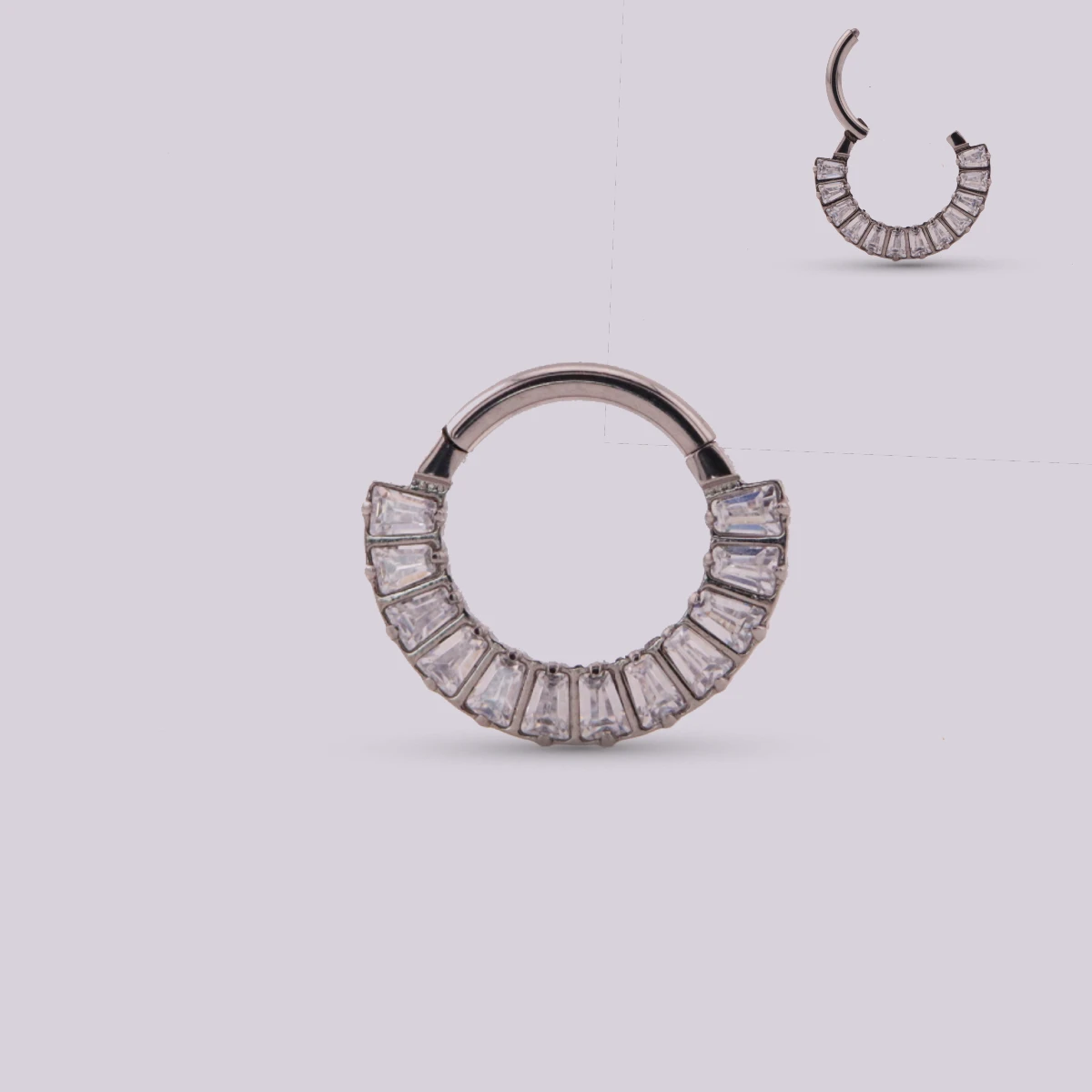 Aro Clicker Ada con Zirconias en Titanio – Plateado