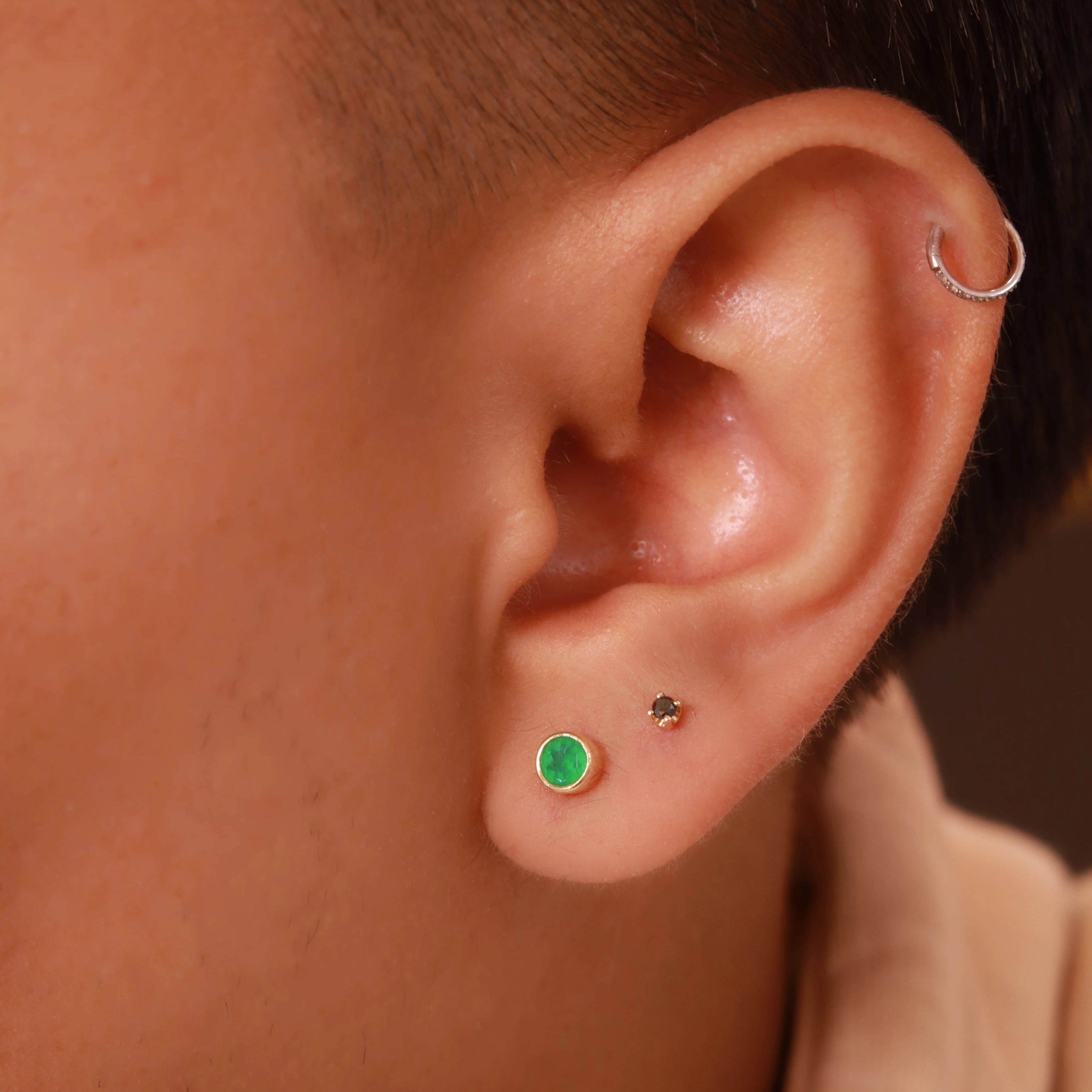 Labret en Oro 18K con Diamante Negro y Sistema Pin & Twist