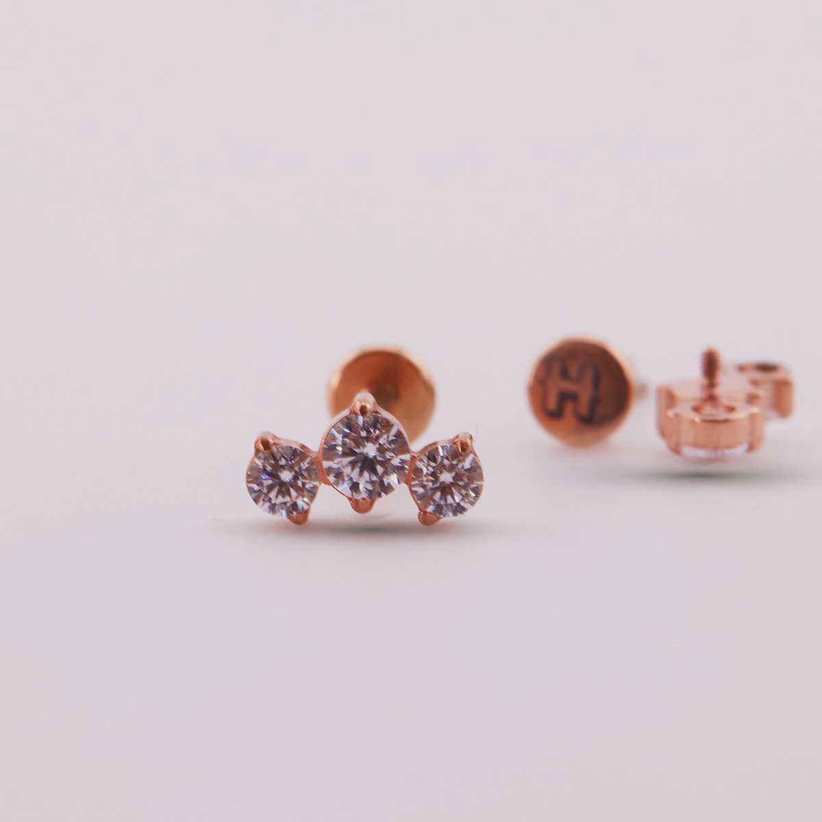 Hydra Labret with Three Zircons in Titanium – Gold / Silver / Rose Gold