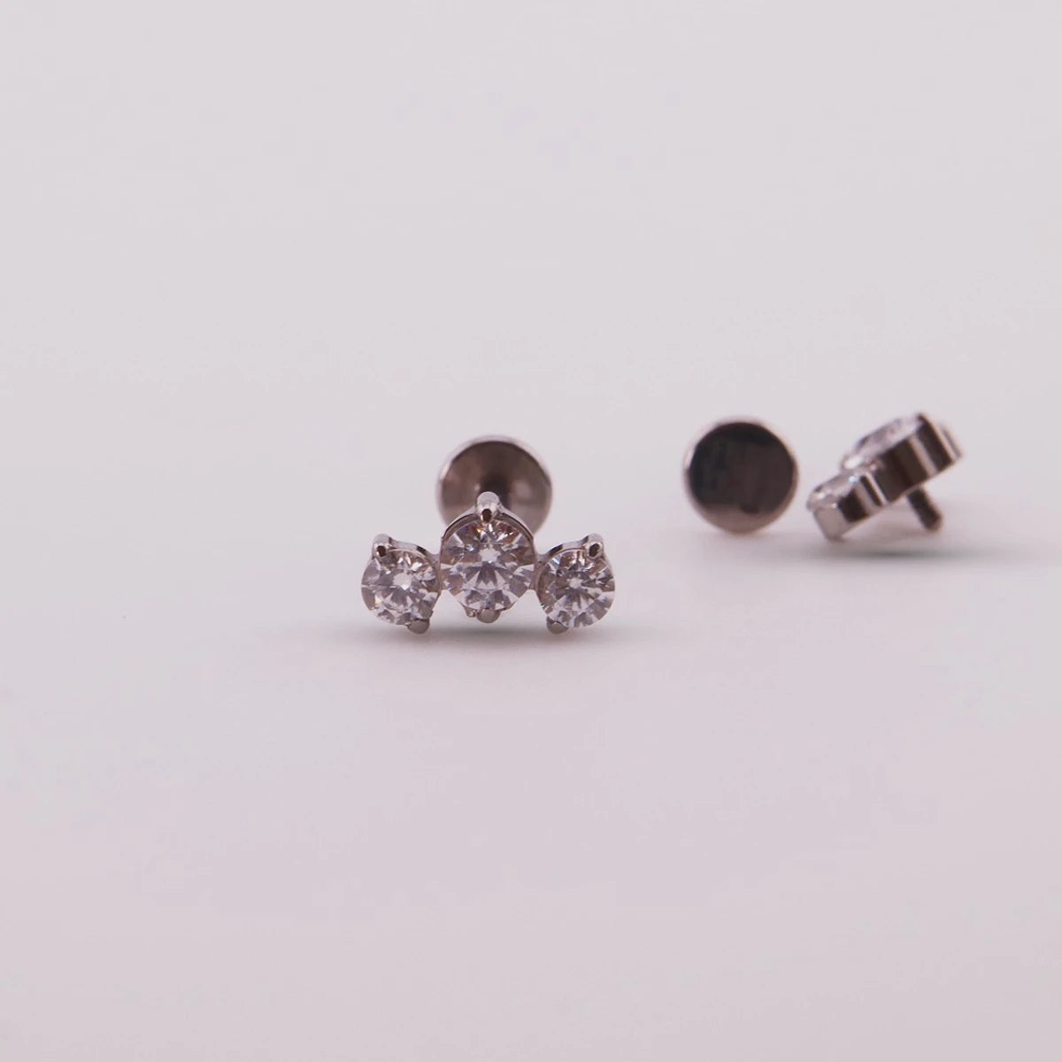 Hydra Labret with Three Zircons in Titanium – Gold / Silver / Rose Gold